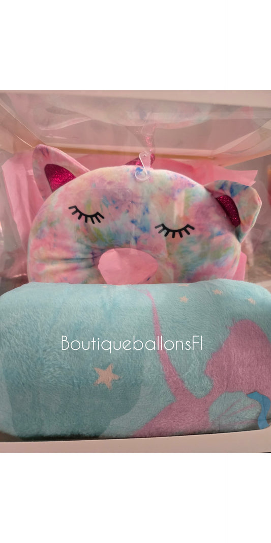 Manta para niña con almohada
